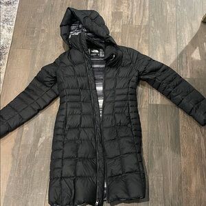 The North Face Women's Older Style Metropolis Black Puffer Coat Parka